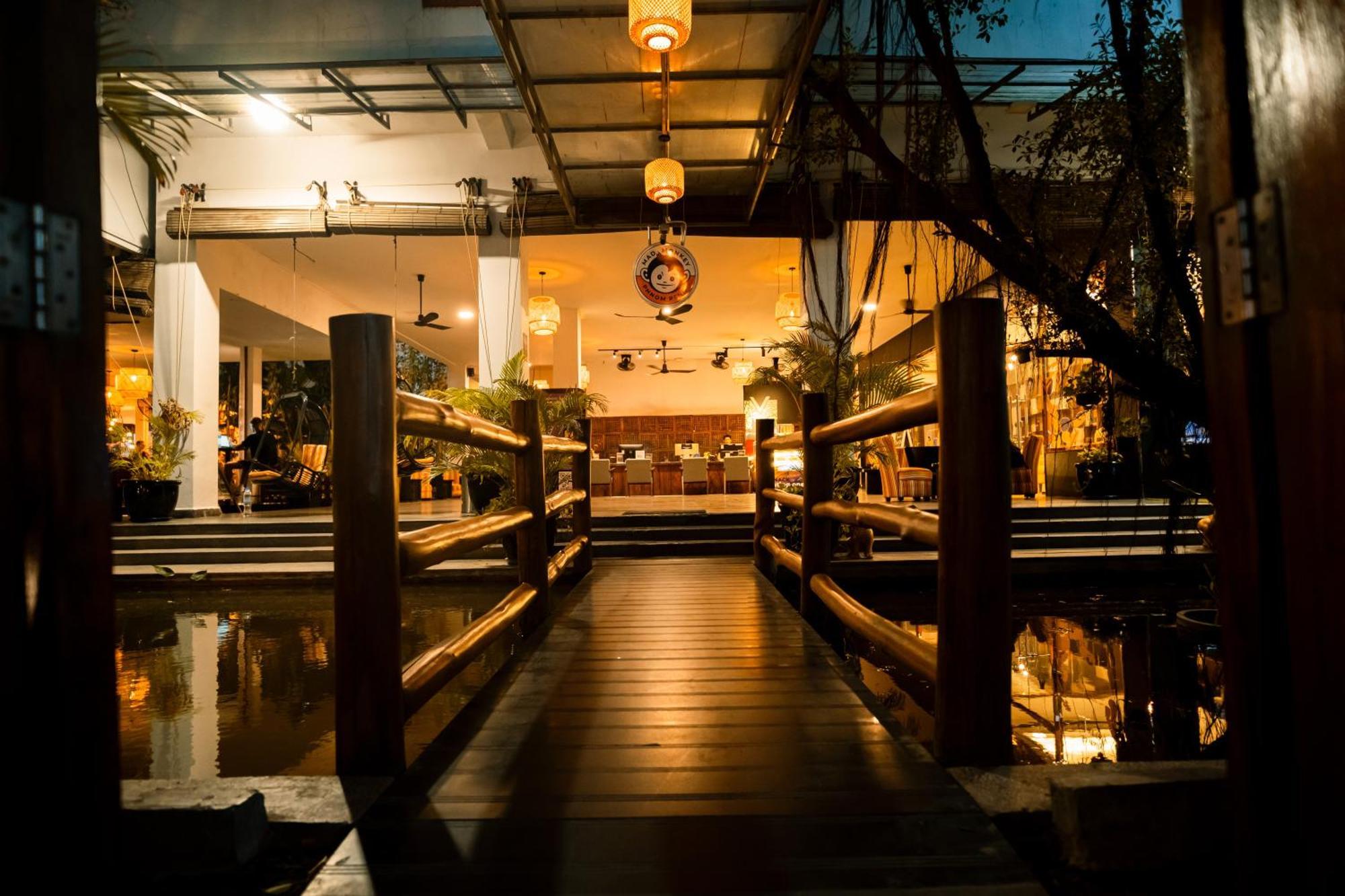 Mad Monkey Hostel Phnompenh Exteriér fotografie